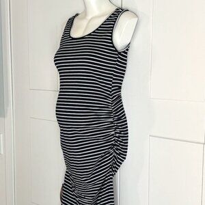 Sleeveless maternity dress